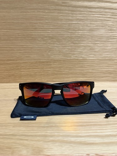Oakley sunglasses black frame - oakley,